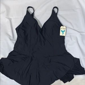 NEW! black tankini top 👙